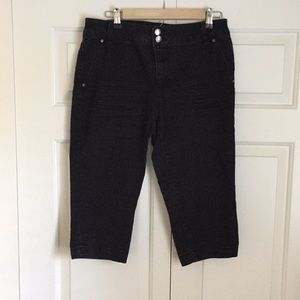 D. Jeans black Capri 12
